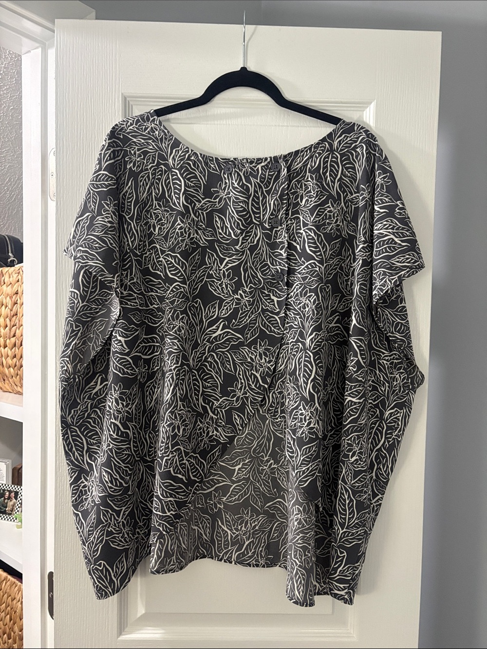 Partially Open Back Blouse - Picture 2 of 6